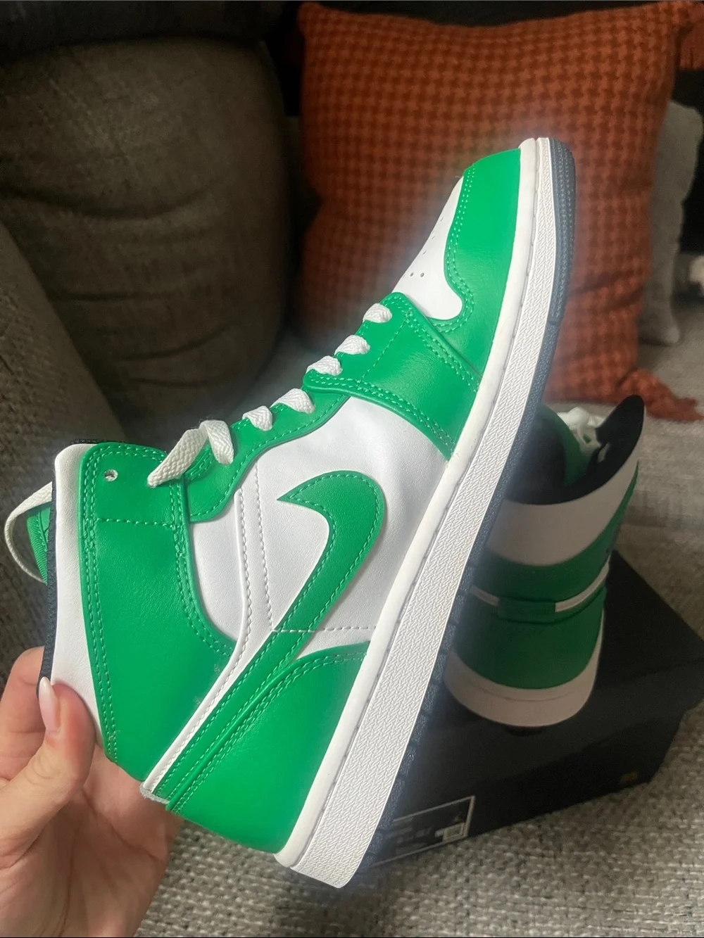 Nike Mid-Top Sneakers in White and Green